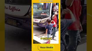 Viral Momen Haru Seorang Ayah Pamit Dengan Anaknya Sebelum Berangkat Kerja Sebagai Supir Bus