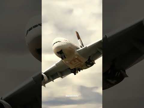 amazing view of the plane take off #dubai #dubaiburjkhalifa