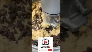 Chocolate chip cookies #jayrelltv #foodie #cookies #cookiedough #reels #shorts #foodlover #bakery