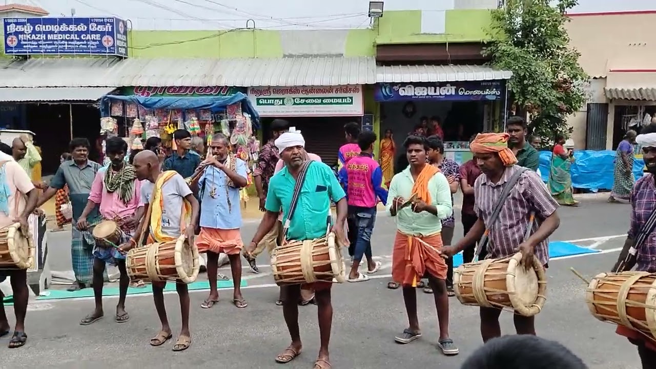 கொளப்பலூர் ஸ்ரீபச்சைநாயகி அம்மன் தேர் திருவிழாவில் கெட்டு தவில் இசை 