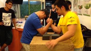 誠哥VS比克20130512台北 比腕力 鉄腕