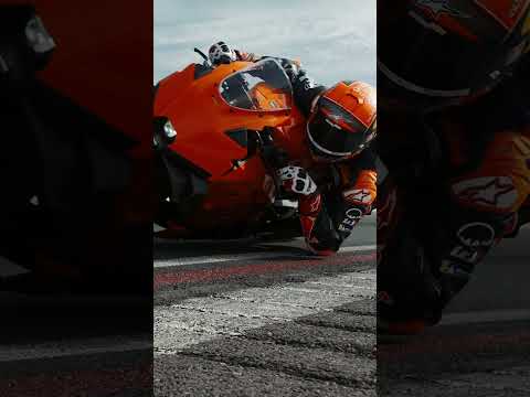Elbow down. Pure focus. KTM 990 RC R