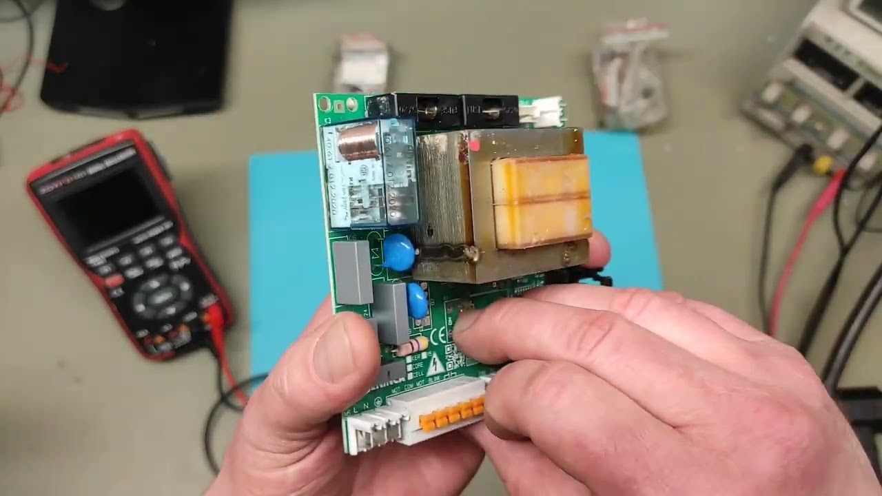 Naprawa modułu sterownika bramy automatycznej.