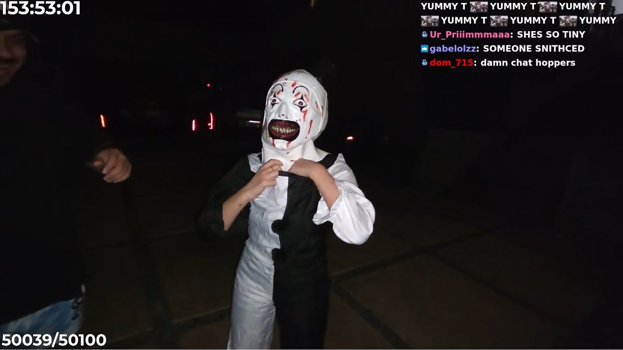 Тара Ямми пытается напугать FaZe Adapt во сне...