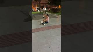 Yiğit Aras Parkta. Ğitaras Ğlence Ürücüadayı