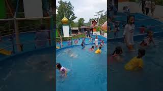 Serunya Berenang Di Way Kambang