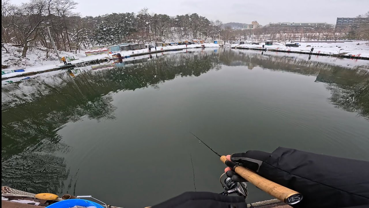 눈 내리는 신기지! 신기낚시터!! ( 송어낚시 )
