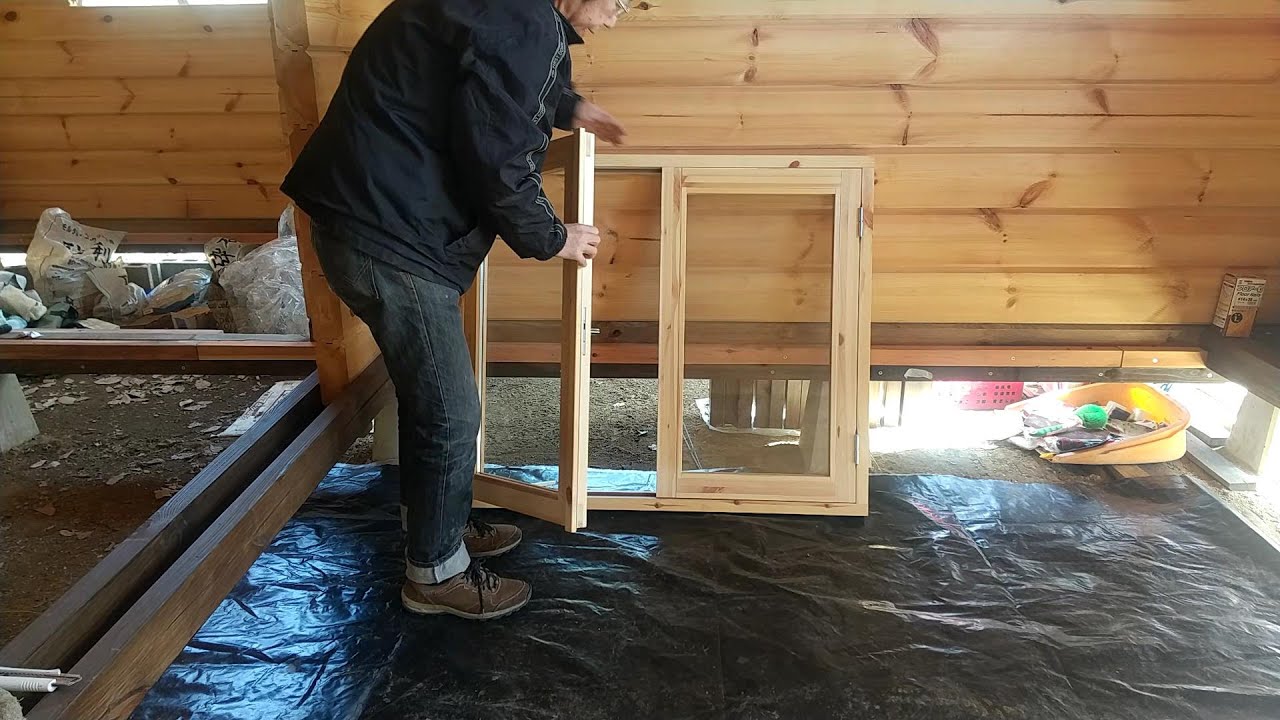 ログハウスの組み立て⑥】窓の取り付け ミニカンナも使ってみた - YouTube