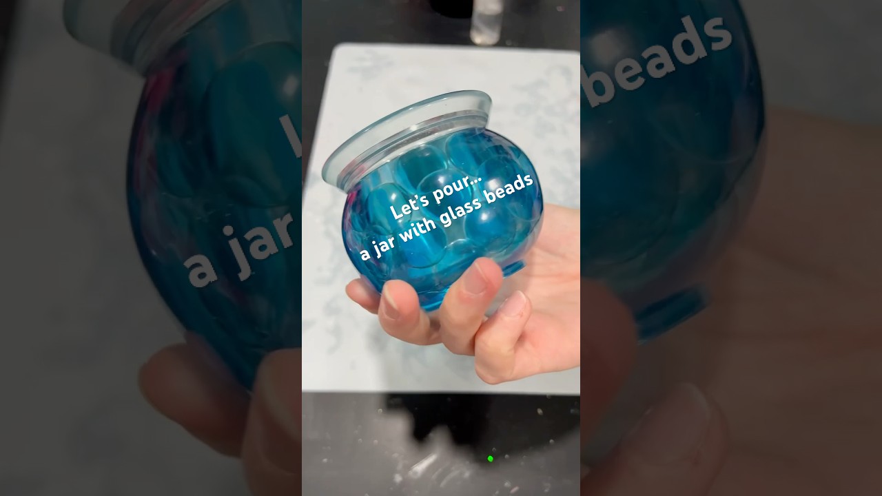 Let’s pour a jar with glass beads! 
