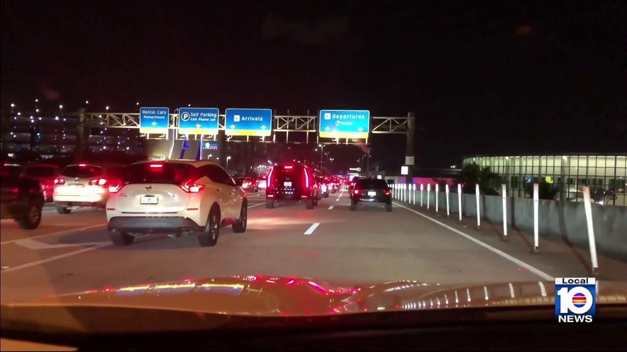 Travelers packing South Florida airports but so far, holiday crowds moving without issue