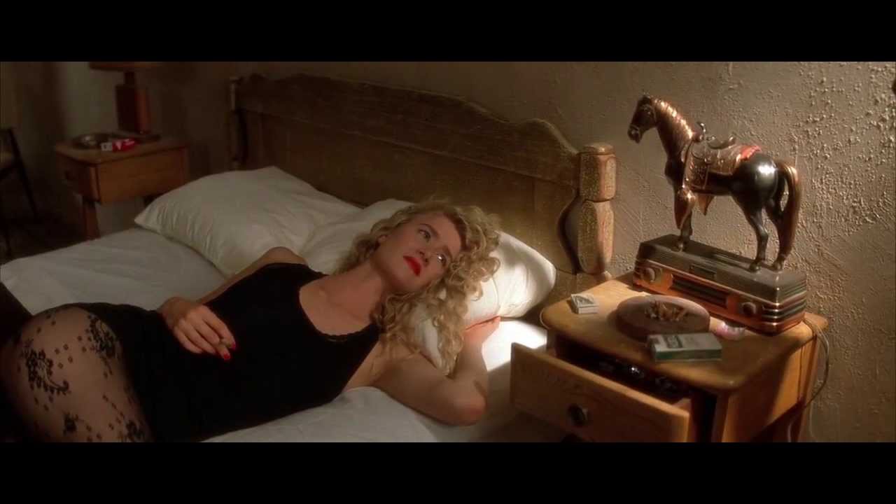 Wild at Heart - Lora Dern Bed Scene - YouTube