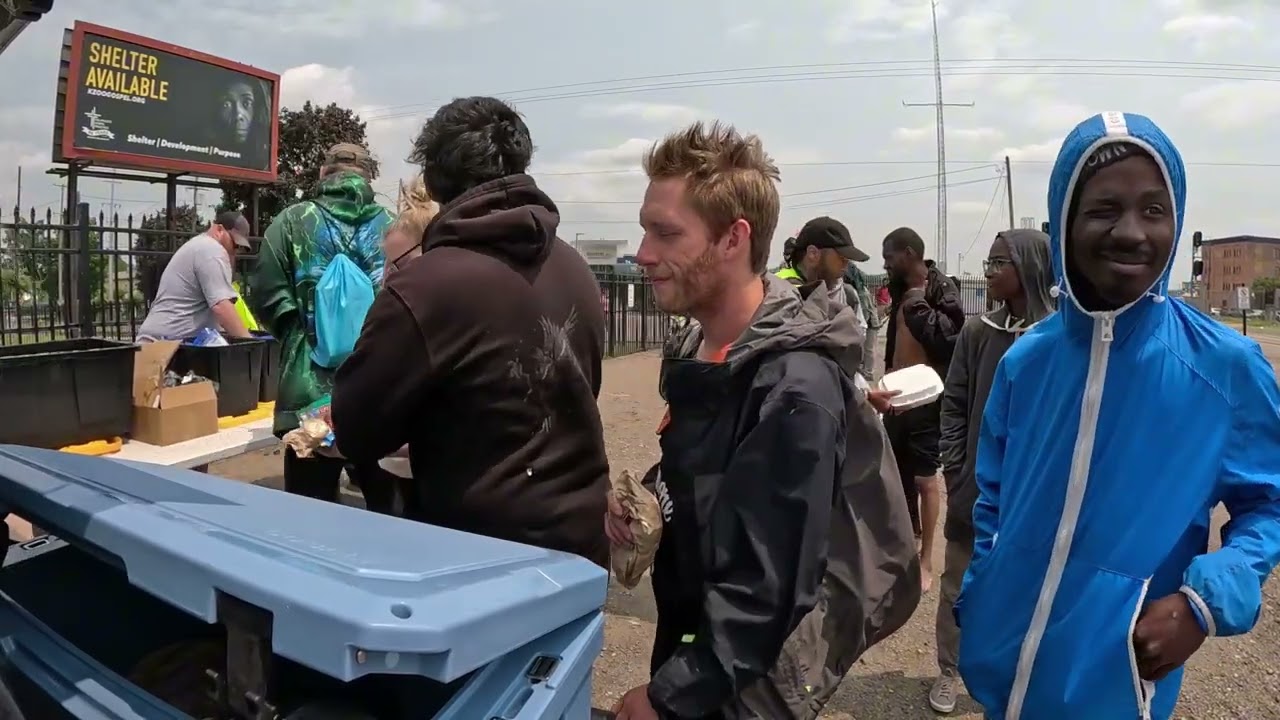 Сегодня я раздала более 200 домашних печений для бездомных. Уже почти 5 тысяч подписчиков! У меня...