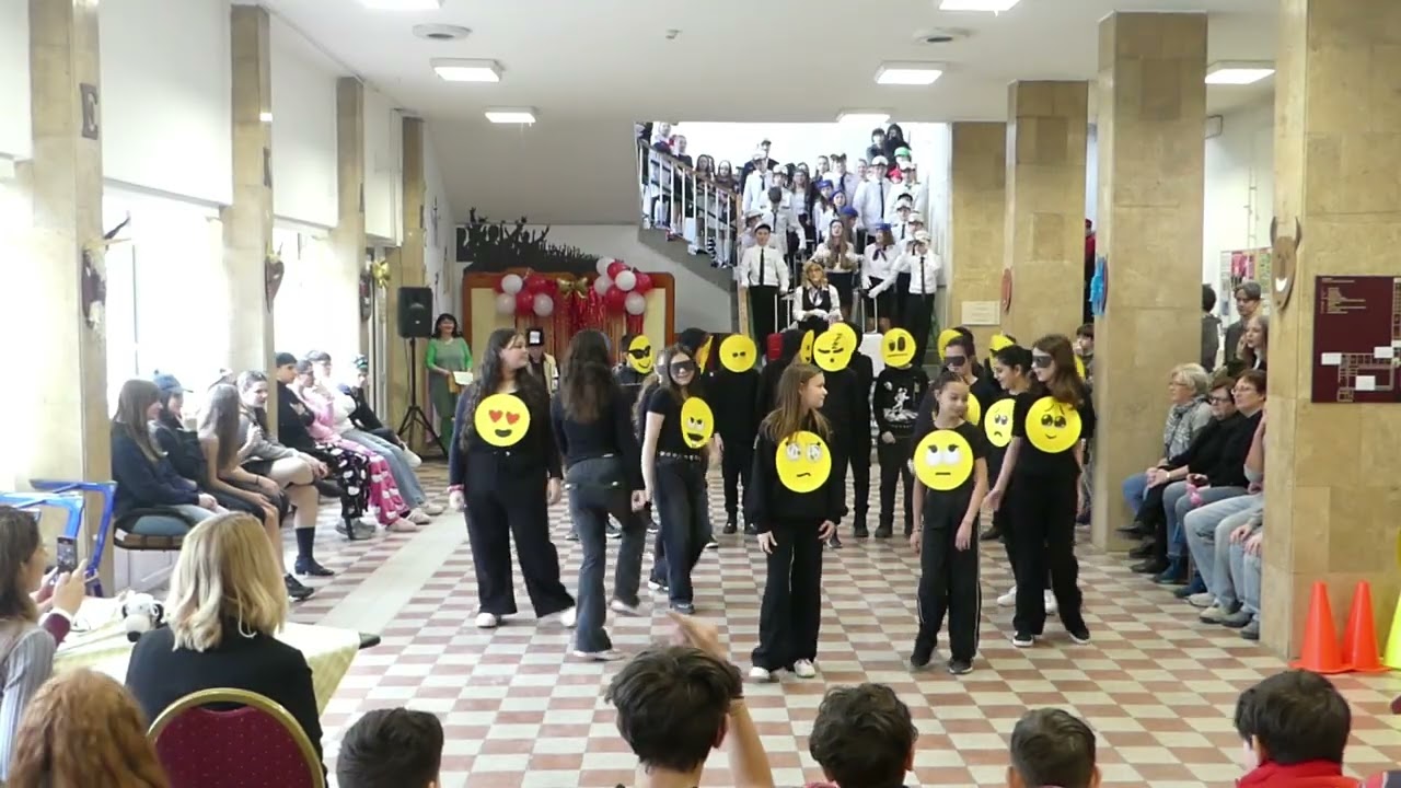 Felsős Farsang - 5.b : Smileyk