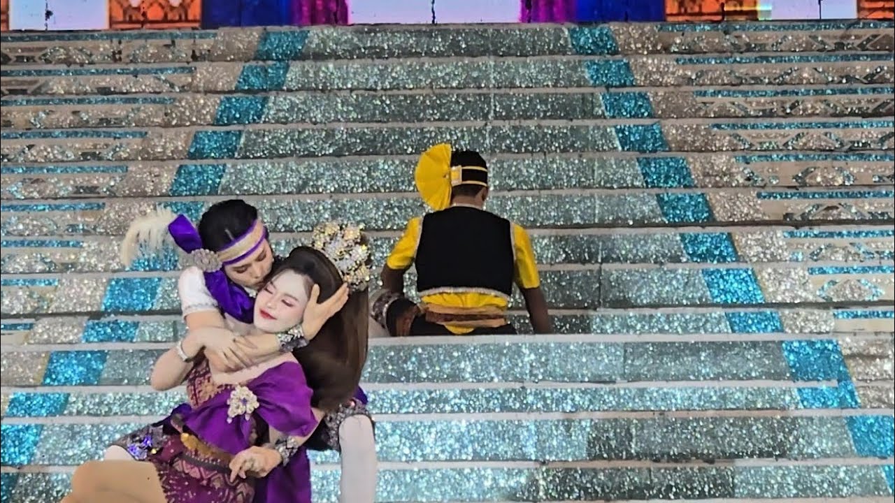 อ๊อฟสุรพลทำเอาสาวๆกรี๊ดทั้งสนามฉากฟ้อนเกี้ยว#สาวน้อยเพชรบ้านแพง 