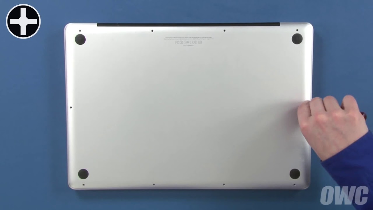 MacBook Pro 17 inch 2009 Batterij vervangen - YouTube