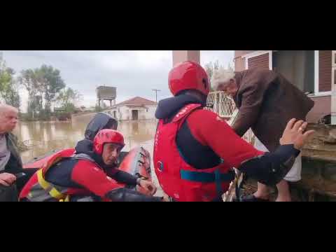 Κακοκαιρία Daniel: Διάσωση ηλικιωμένων από το χωριό Αστρίτσα, στην Καρδίτσα, που έχει πλημμυρίσει