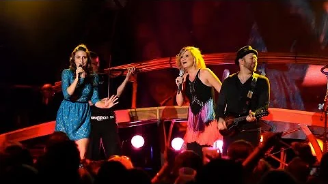 Sugarland and Sara Bareilles cover "Come On Eileen"