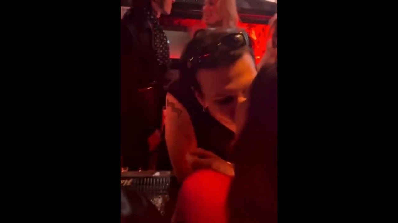 kiss with a fan😯💋 