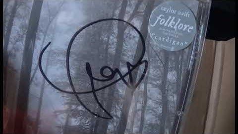 SIGNED Taylor Swift Folklore CD Unboxing!