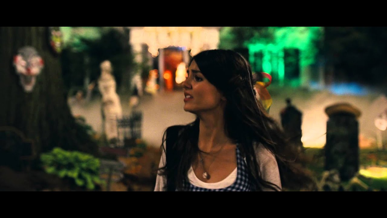 Fun Size Movie Official TV Spot: Hit the Streets - YouTube
