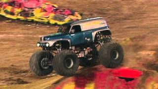 Monster Jam - Grave Digger the Legend Freestyle in Minneapolis, MN - Dec 7, 2013