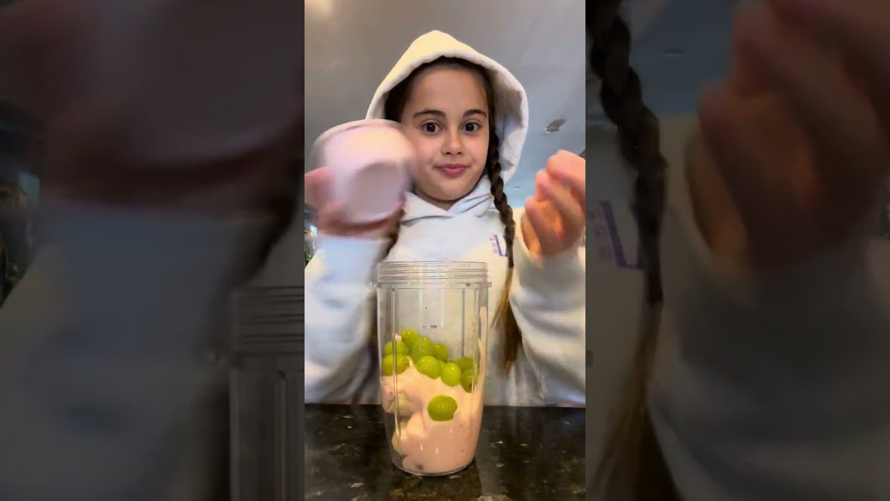 Make a smoothie with me