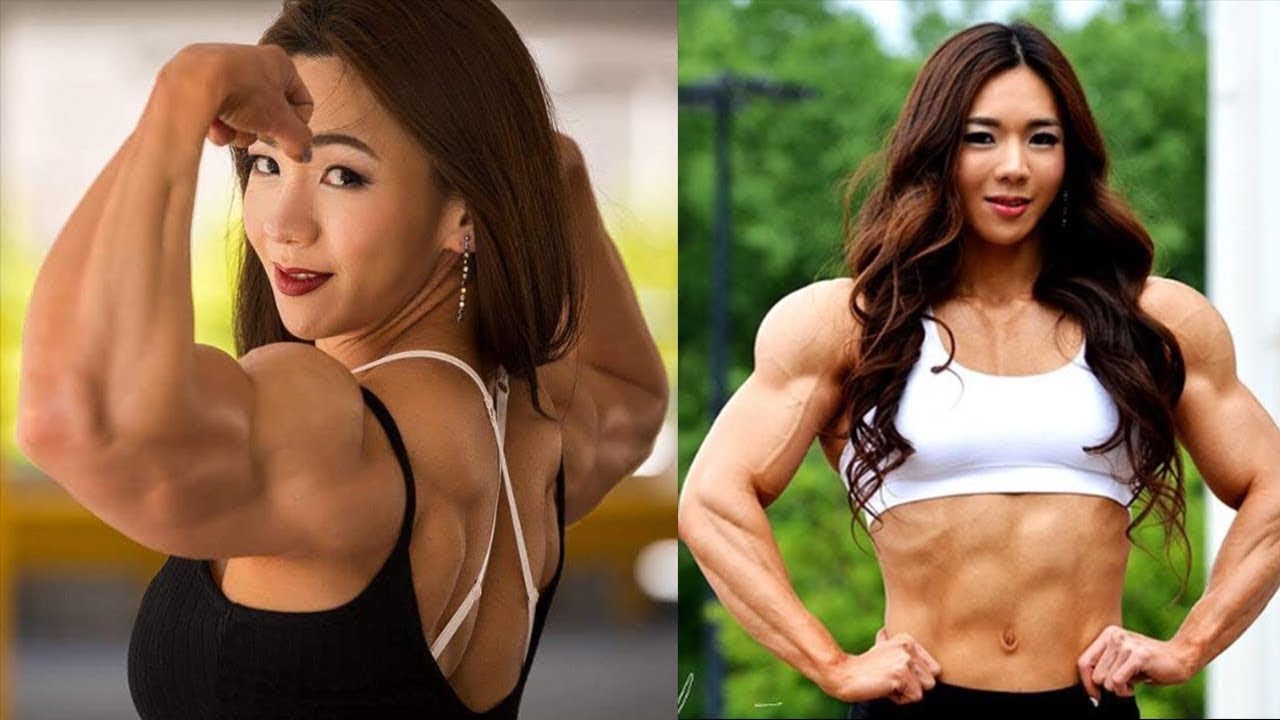 Muscle girl Yeon Woo бицепс
