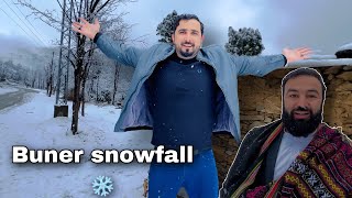 Snowfall in buner #4 |Eisakhan Orakzai|Pashto funny video @NaeemAwRameezz