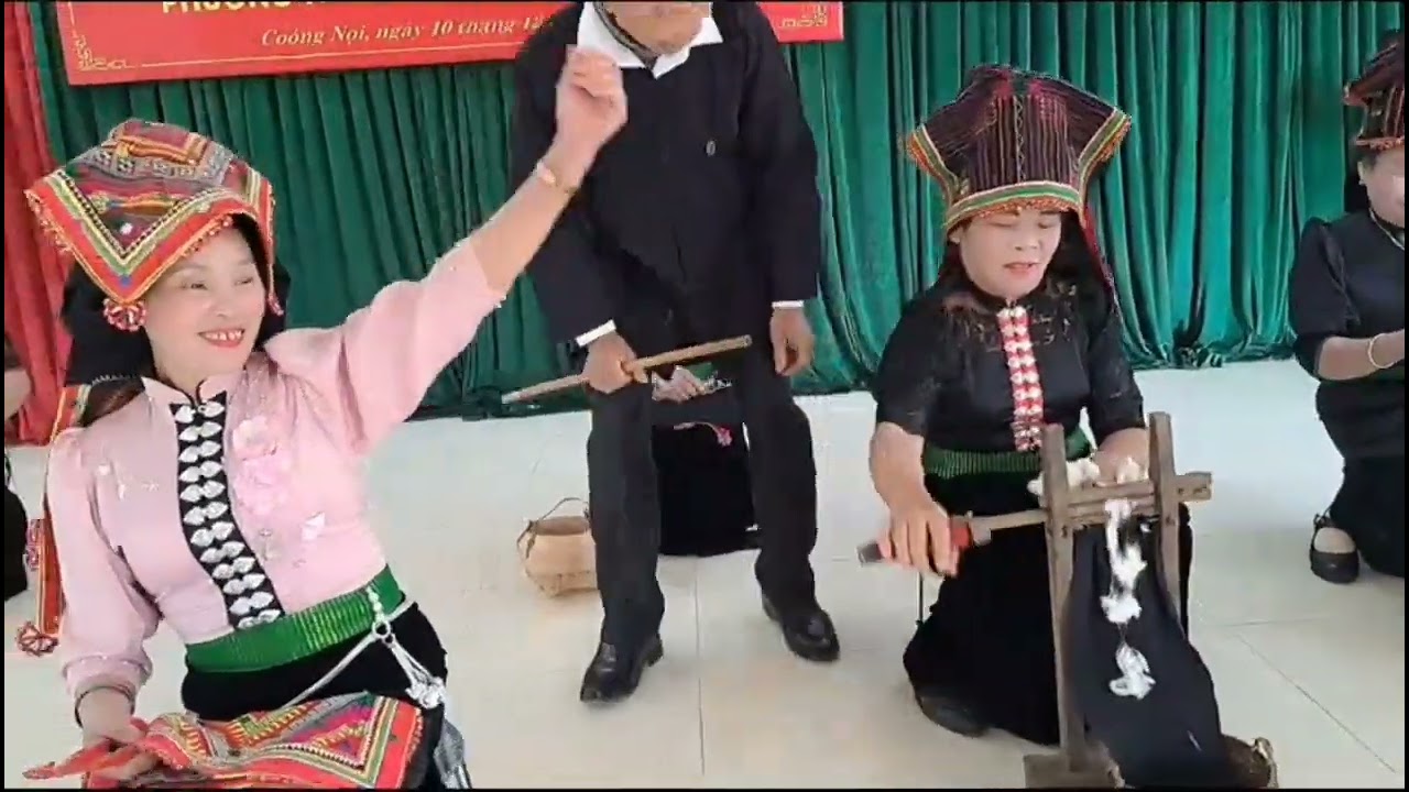 Bản Coong nọi vui tổng kết và chăm sóc người cao tuổi qua một năm hoạt động