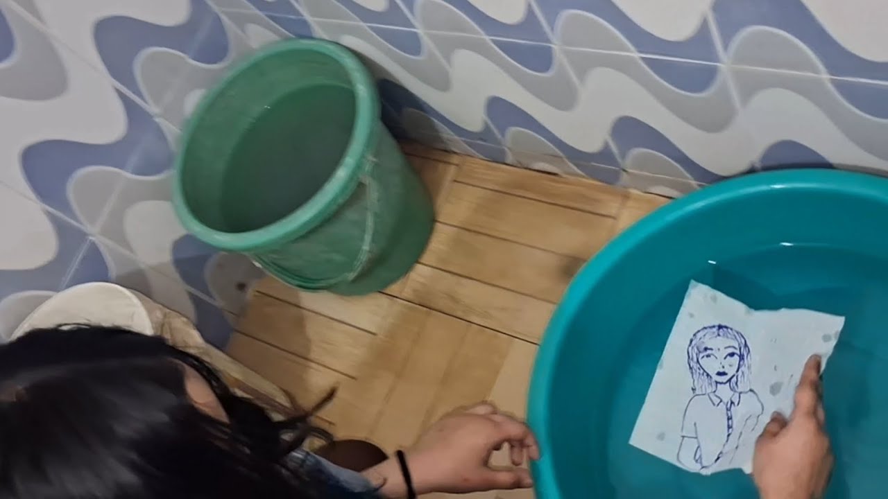 YE KYA KAR RAHI HAI RIYA 😅