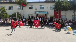 23 Ni̇san Harmandali Zeybek Gösteri̇si̇ Murtaza Ve Nai̇le Uyanik Ortaokulu