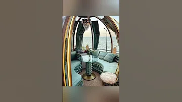 مطعم على شكل فقاعات زجاجية تطل على البحر في عنابة الجزائر 