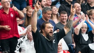 Crowd goes wild for Aquaman star Jason Momoa