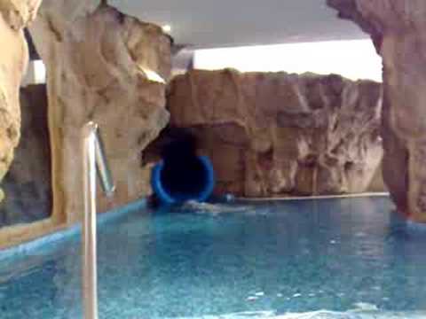 Piscina al coperto eldorado vise e lo scivolo youtube Piscina al coperto