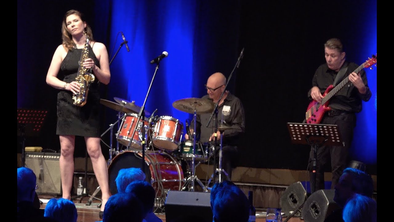 The Voyagers ft. Susanne Alt: Willow Weep For Me