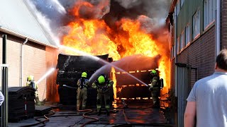 Meerdere bedrijven betrokken bij grote uitslaande brand - Kootwijkerbroek 25 05 2023