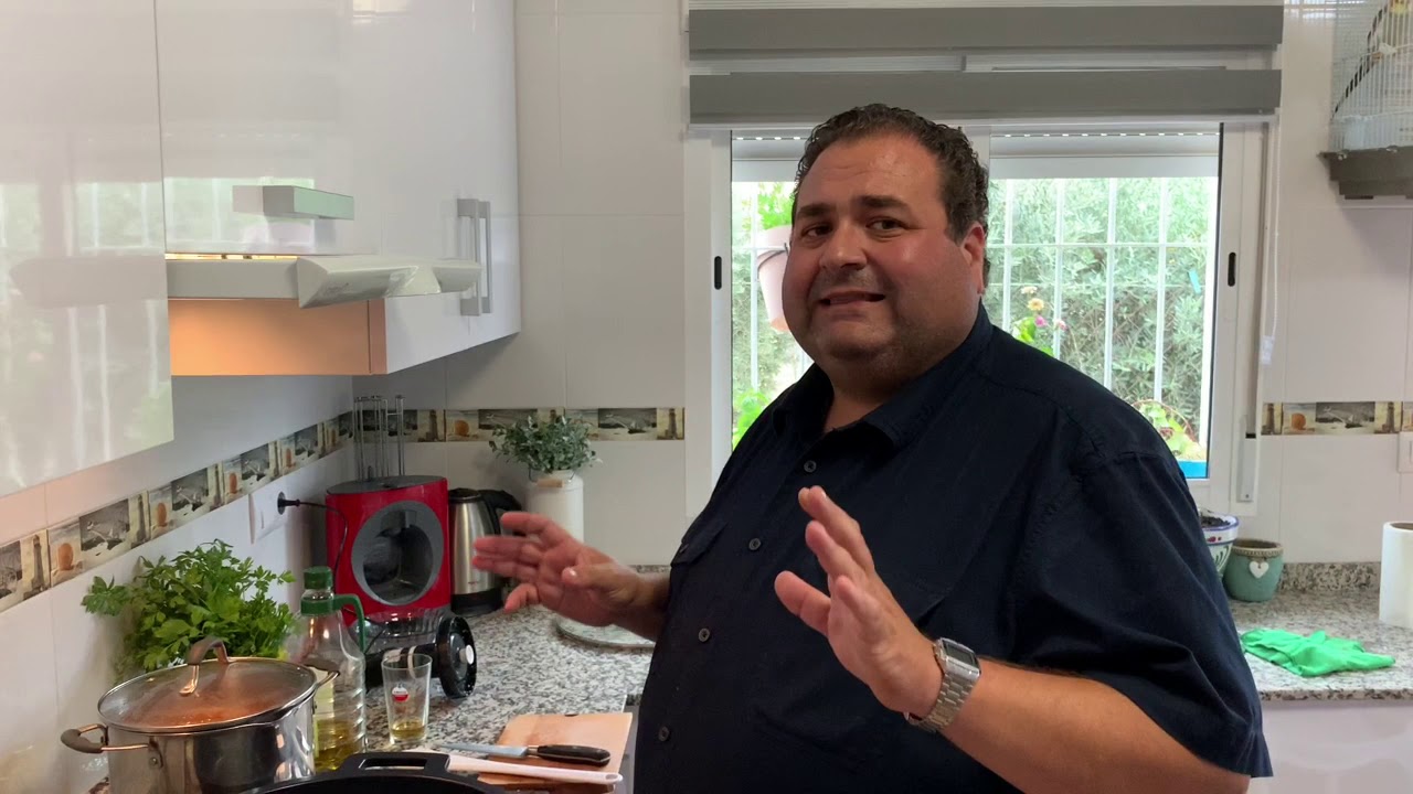 Fideuá negra de marisco