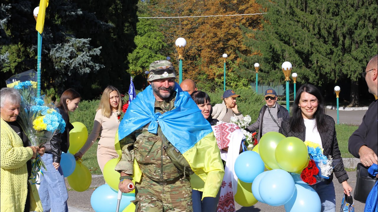 Герой повернувся додому 🙌У Гайсині зустріли Івана Жука після полону#вдома