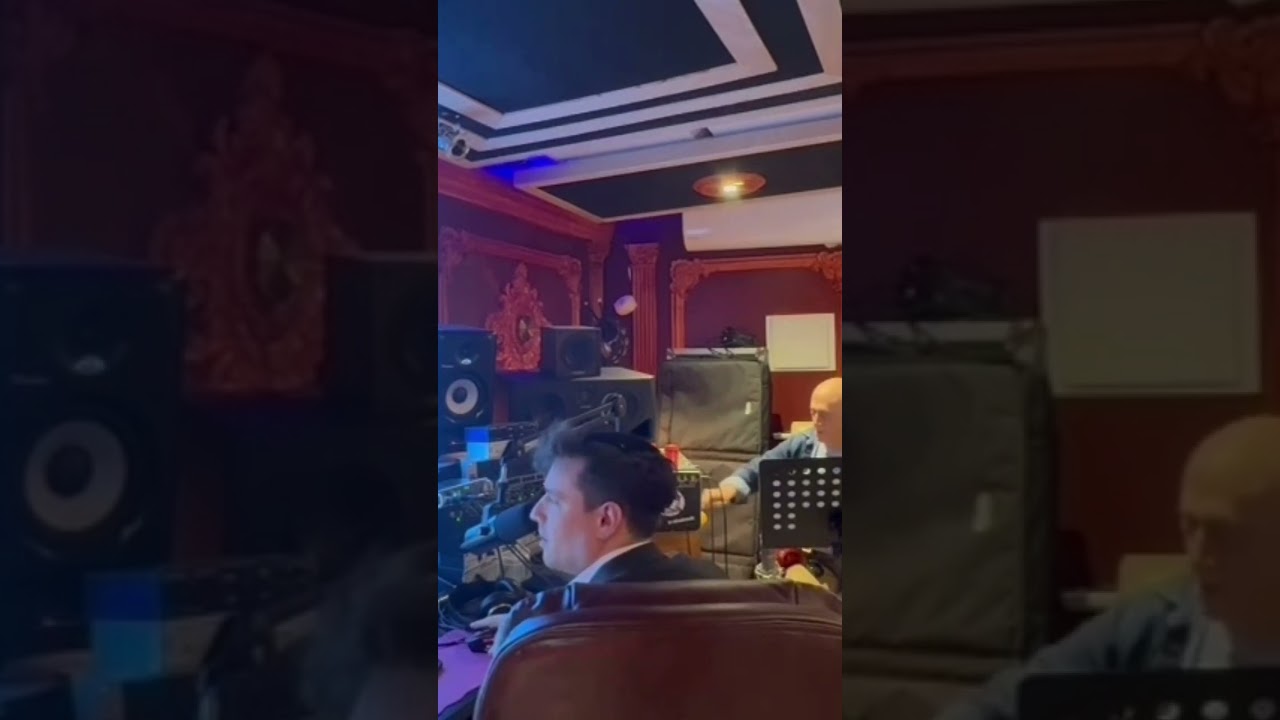 סינגולדה מקליט גיטרות אצל יואלי דיקמן