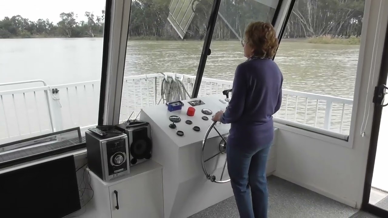 Выходные на плавучем доме на реке Мюррей в июле 2022 г. 