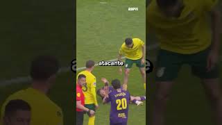 ESSE JOGADOR SE MACHUCOU FEIO POR QUE NÃO TAVA COM CANELEIRA