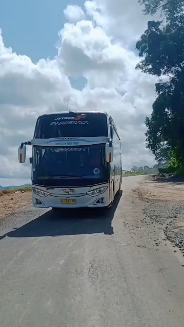 Nostalgia di Atas Roda: Mengupas Kisah Bus Pariwisata Lawas Yogyakarta