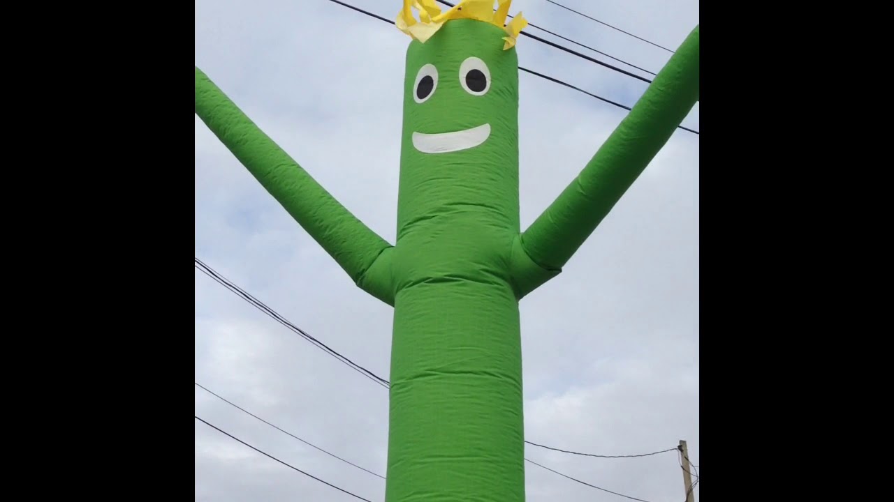 10ft green air dancer review (I was 10 in this don't judge)