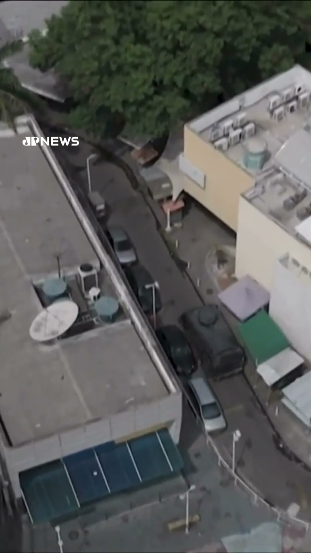 Megaoperação no Complexo do Alemão tem 5 mortes e moradores feridos #shorts