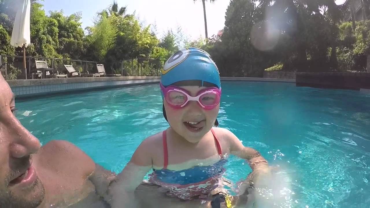 barbie sirene qui nage toute seule