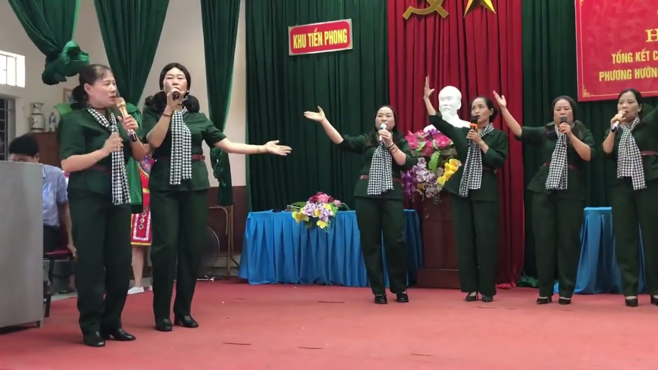 Cô gái mở đường