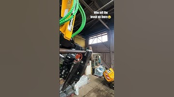 Who hid the yard brush up there 😜 #jcb #tiltrotator #digger #operator #skills #jcbpotholepro #digger