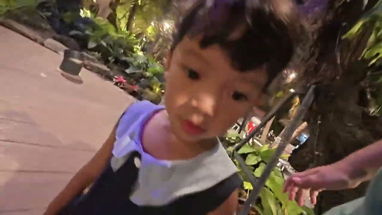 พี่เกล้าพาน้องมารีชมสวนป้าบุญ