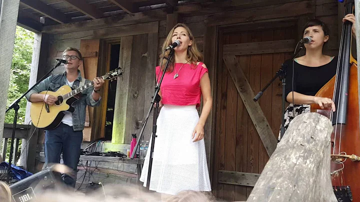 Lake Street Dive cover The Kinks "Lola" live @nelsonvillefest Gladden House Sessions