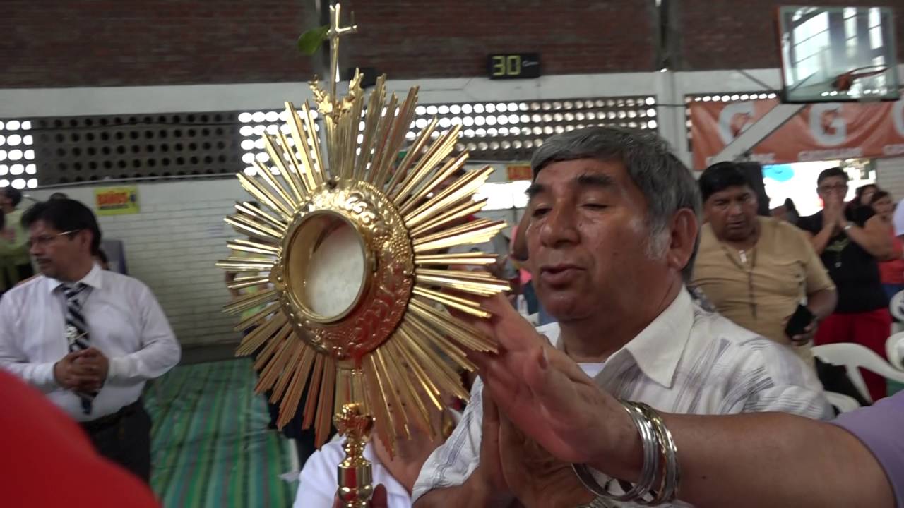Milagro Eucarístico en Adoración al Santísimo - P. José Eugenio Hoyos - Ecuador Parte I